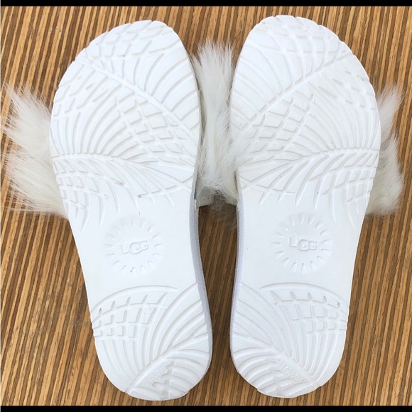 UGG Royale White Sheepskin Fur Slides Slip on Sandals Size 6 - Picture 8 of 11